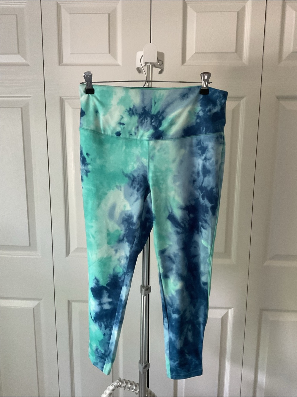 Kim Gravel Tie-Dye Capri Leggings - Blue & Aqua